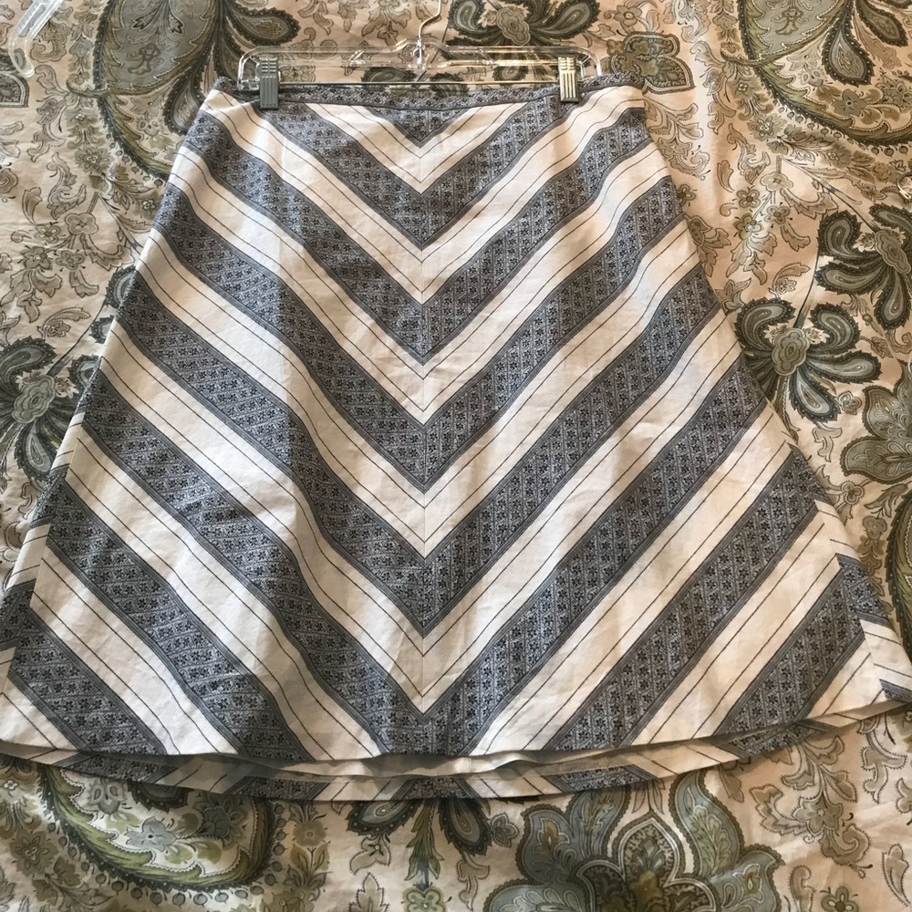 Loft SZ 10petite linen skirt white navy blue